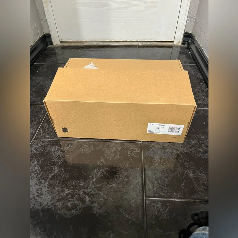 BRAND NEW IN BOX | Men’s Ugg Neumel Natural Chukka Ankle Boots (Size 9)